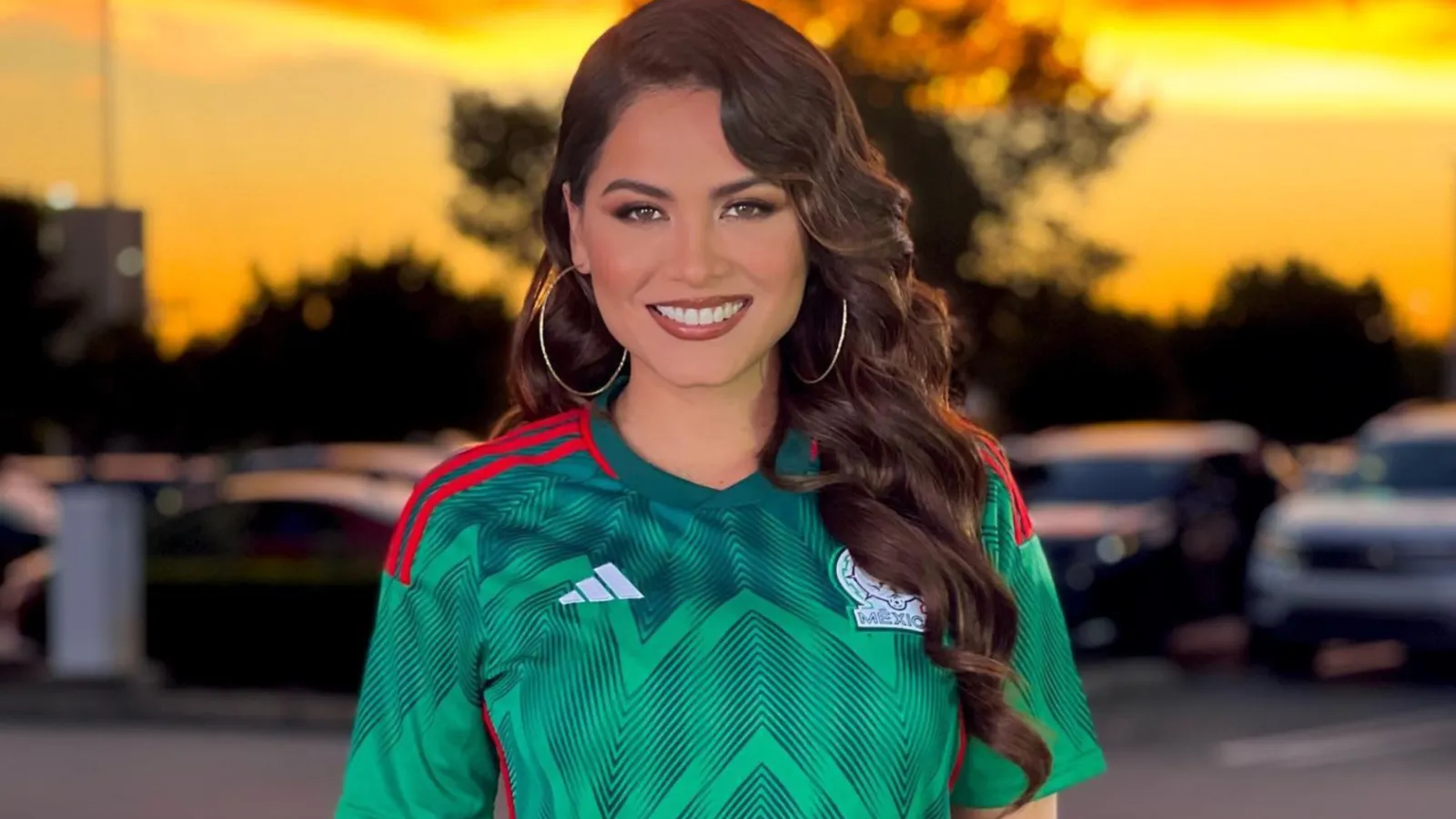 Fan nữ bóng đá xinh đẹp, bốc lửa